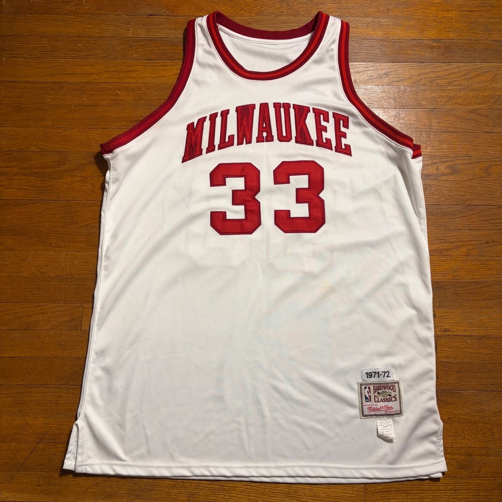 Mitchell & Ness Milwaukee Bucks Kareem Abdul-Jabbar 33 Jersey 1971-72 White 54